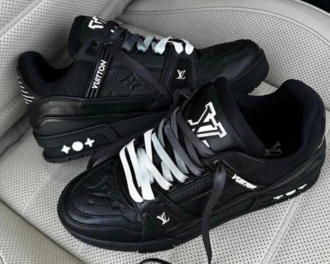 Full Black Lv Trainers